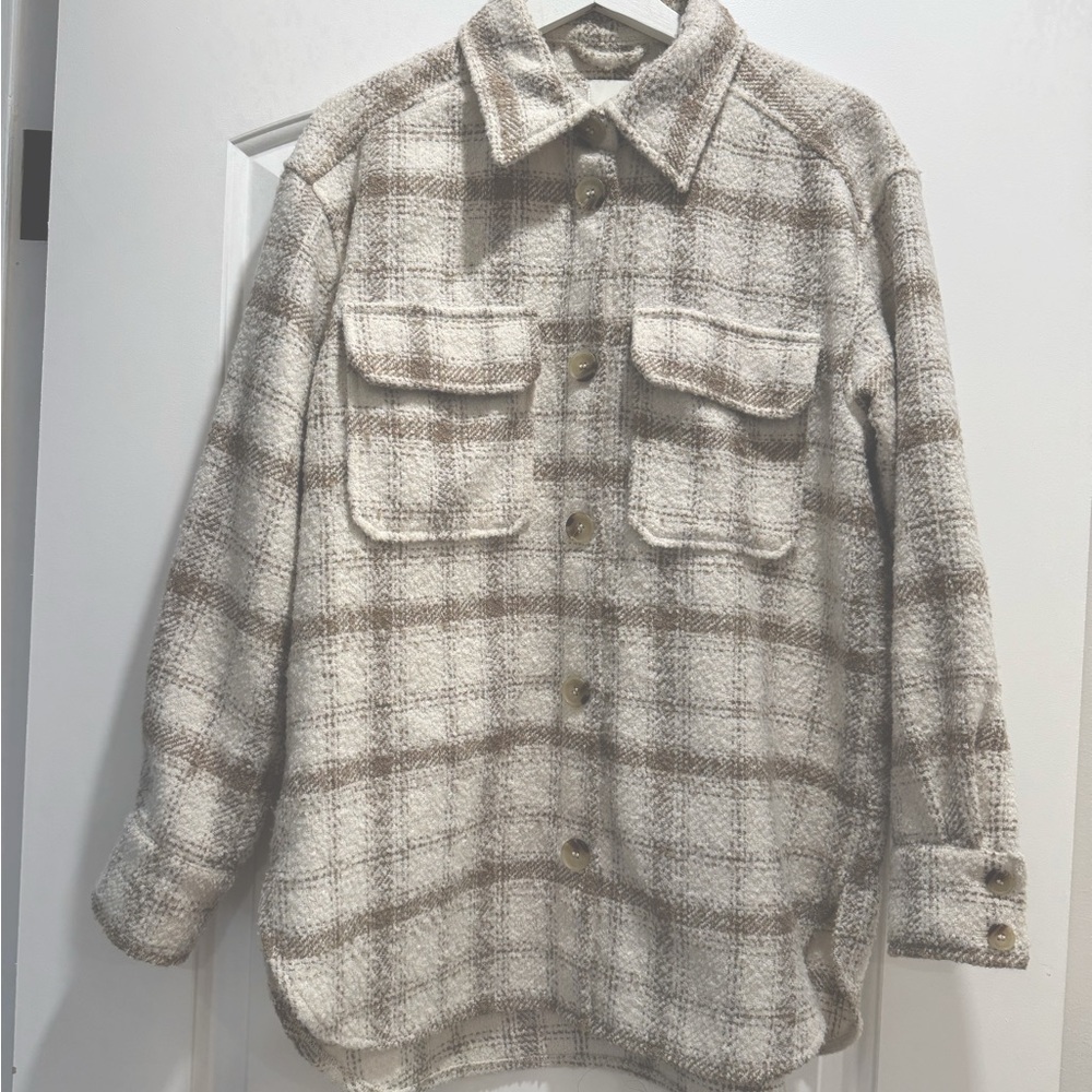 H&M beige and ivory shacket/jacket size small